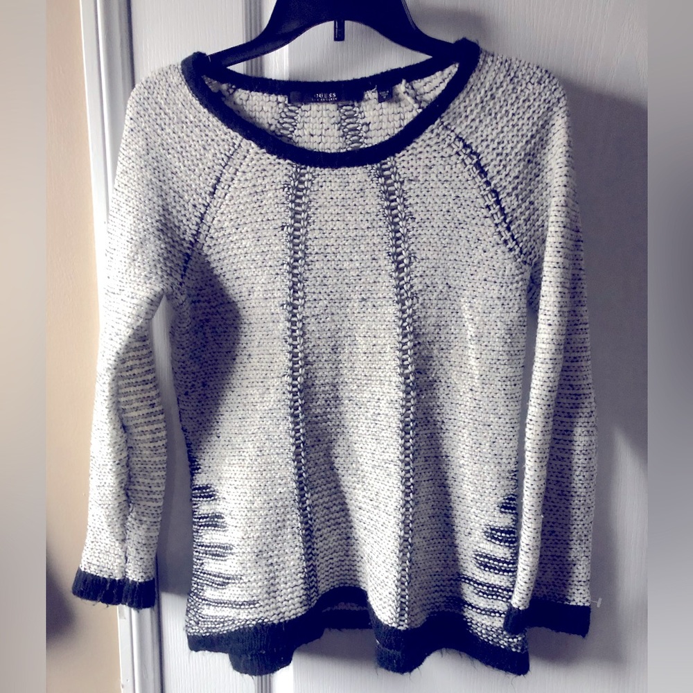 GUESS black and white long sleeve knit sweater Size M
